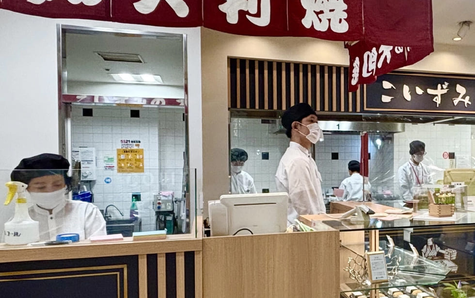 地階食料品売場フードコート